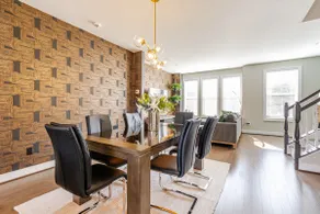 Spacious 3BR Townhouse| Free Parking & Fast Wi-Fi - Image 2