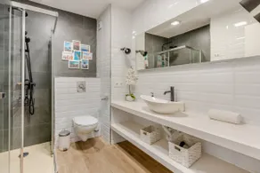 Level 11 Apartment - Image 5