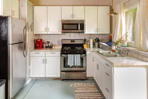 Private carriage house, kitchen, pets, backyard! - Image 4