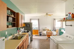 Bright and cozy getaway - Image 5