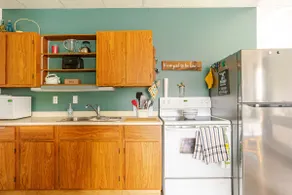 Bright and cozy getaway - Image 4