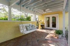 Cottage in Old Downtown Melbourne - Image 4