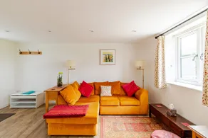 Lovely Kent cottage with rural Medway views - Image 5