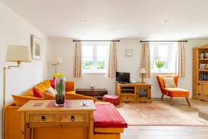 Lovely Kent cottage with rural Medway views - Image 3