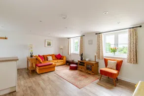 Lovely Kent cottage with rural Medway views - Image 4