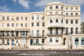 Seafront Beach Apartment moments from the pier! - Image 4