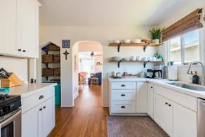 “Ventura vibes” Stylish Midtown Bungalow #1 - Image 3