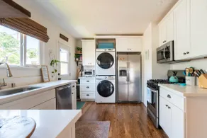“Ventura vibes” Stylish Midtown Bungalow #1 - Image 4