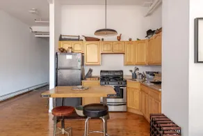 Prime Artist Loft & Exposed Brick - Image 3