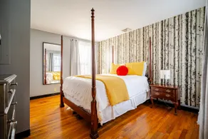1-BR Queen Bed, Fast Wi-Fi, C5 - Image 2