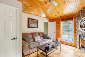 Great View! Pool Table,Hot Tub,Privacy,Fireplace - Image 2