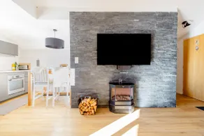 Elegantly renewed apartment with stunning views - Image 5