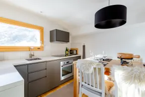 Elegantly renewed apartment with stunning views - Image 2