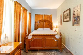Historic, safe, central, French country apt - Image 3
