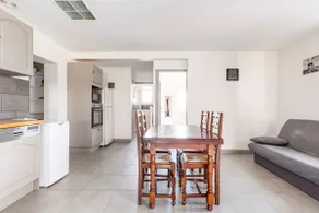 House with views of the Pyrenees - Image 3