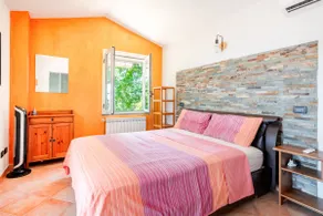 Charming & dog-friendly; office + fantastic views - Image 4