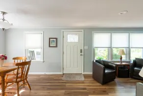 Blueberry Bungalow ❤️ Pups Fenced Yard Walk to town - Image 3
