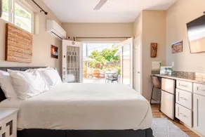Private Queen Suite with Pool and Hot Tub - Image 3