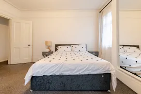 Charming Brentwood Victorian Conversion & Parking - Image 4