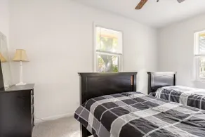 Cozy, simple, private unit w/ off street parking. - Image 4