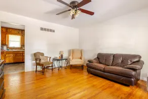 Cozy, simple, private unit w/ off street parking. - Image 3