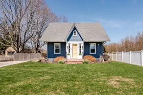 1870's Schoolhouse Converted to Cozy Cottage - Image 5