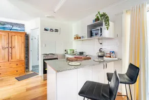 Cosy Studio with aircon & wifi - Image 4