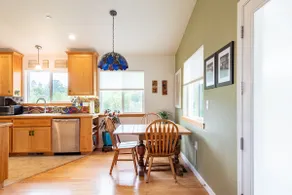 Bixel Bungalow- Cottage in Gold Rush Columbia - Image 3