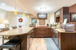 Upscale remodeled basement apartment - Image 3
