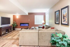 Upscale remodeled basement apartment - Image 2