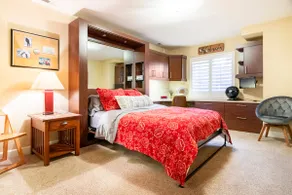 Upscale remodeled basement apartment - Image 5