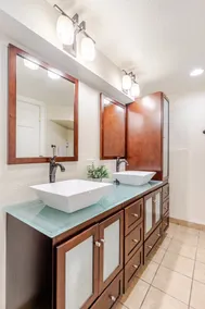 Stylish Apt • Desk & Parking • Walk to SoBo Dining - Image 3