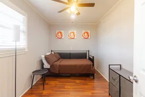 Relax in Lovely Spacious Home, great neighborhood - Image 2