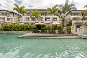 Luxury Romance - 5 to Beach - Image 3