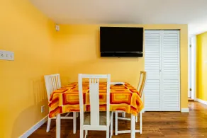 Spacious 2-bedrooms in West Point Grey - Image 4