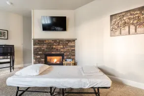 Whispering Pines Apartment - Image 4