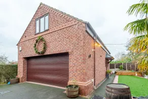 Private Annexe Quiet Village Location Free Parking - Image 4