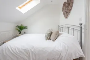 Private Annexe Quiet Village Location Free Parking - Image 3