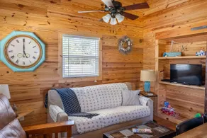BeachBunkies Cottage 1. Four miles to the beach! - Image 2