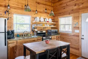 BeachBunkies Cottage 1. Four miles to the beach! - Image 4