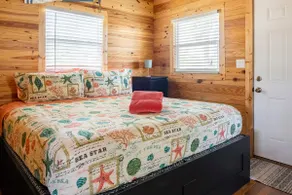 BeachBunkies Cottage 1. Four miles to the beach! - Image 3