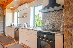 Beautiful cottage with an open view of the mountain - Image 4