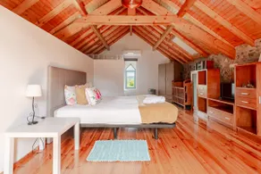 Beautiful cottage with an open view of the mountain - Image 3