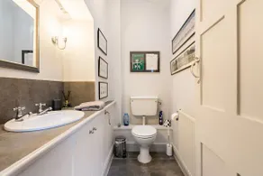 Self-contained suite in Country House Crickhowell - Image 4