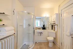 Private Cozy Twin in Historic Home on edge of UVA - Image 5