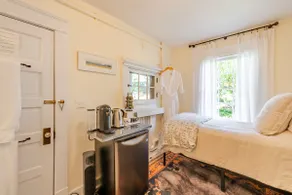 Private Cozy Twin in Historic Home on edge of UVA - Image 3