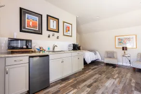 Private Boutique Retreat in Historic Monte Vista - Image 3