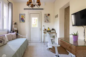 Flowers in the city - Elegant Home in Argostoli - Image 3