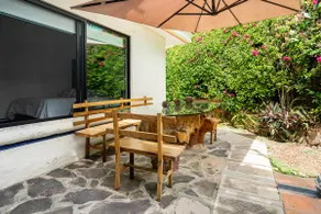 Beautiful Oasis with Private Pool - Image 4