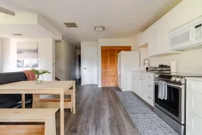 Peaceful garden view | private entry | sleeps 4 - Image 3